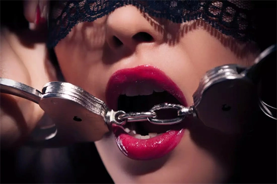 “圣水”在BDSM中的神秘与诱惑，你了解多少？ 一
